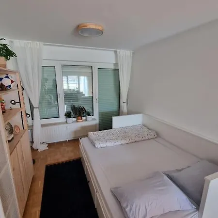 Shared Cozy Place In Stuttgart's Heart! アパート *